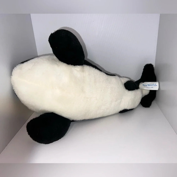 Seaworld ,Shamu the orca whale, 16 inches long 12 inches wide to 6 in wide - Picture 6 of 8
